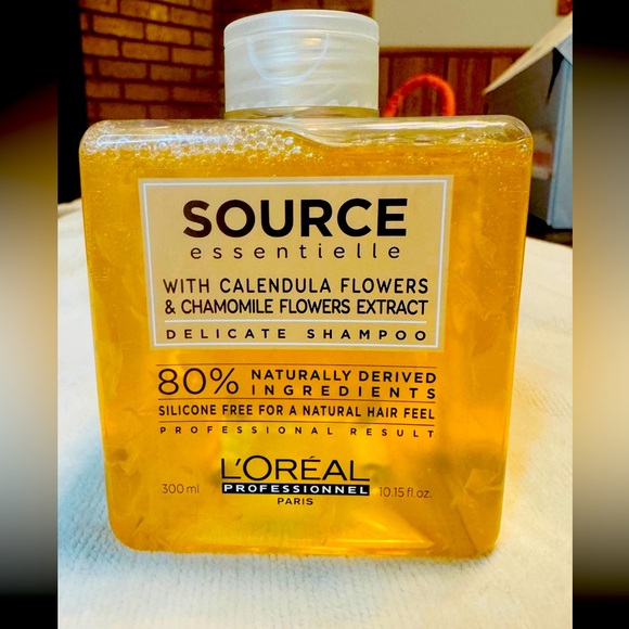 NEW Loreal Source Essentielle 10.15 oz delicate shampoo hygiene feminine - Picture 1 of 2